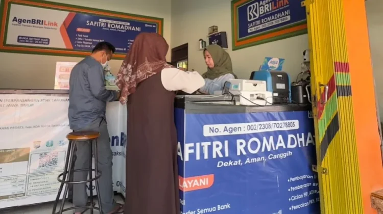 Dari Bidan dan Kru Kapal Pesiar, Menjadi Pelita Keuangan Masyarakat Desa