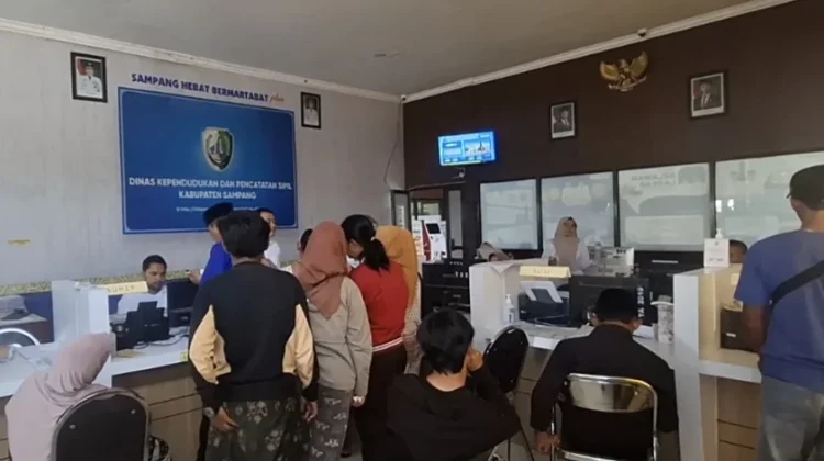 April 2026, Dispendukcapil Sampang Cetak Lebih dari 11 Ribu KTP
