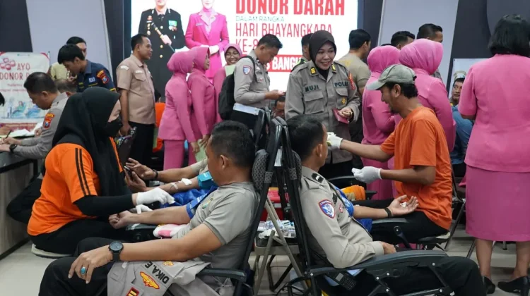 Donor Darah Warnai Hari Bhayangkara ke-80 di Polres Bangkalan