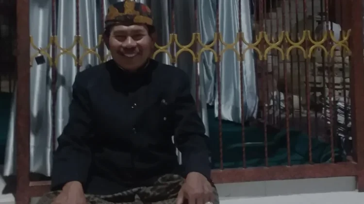 Struktur Komunitas dan Kemeriahan Seni Sandur dalam Prosesi Tradisi To'-Oto'