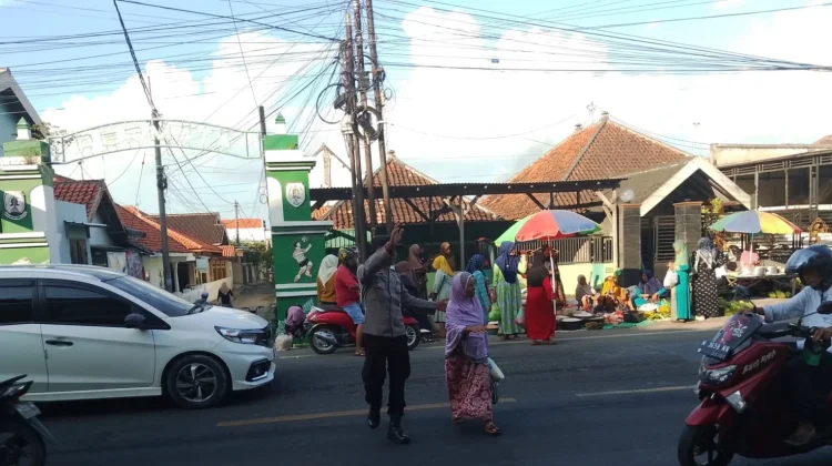 Polres Sampang Amankan Aktivitas di Pasar Polowijo Juklanteng