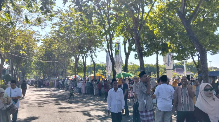 Antusiasme Para Penjemput Haji Sampang