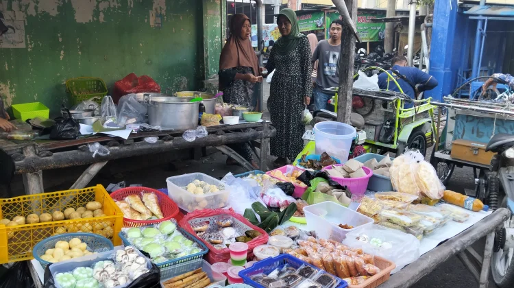 Jajanan Tradisional Masih Eksis di Sampang
