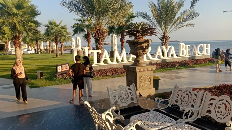 Liburan Sekolah, Utama Raya Beach Situbondo Jadi Destinasi Idaman di Jatim