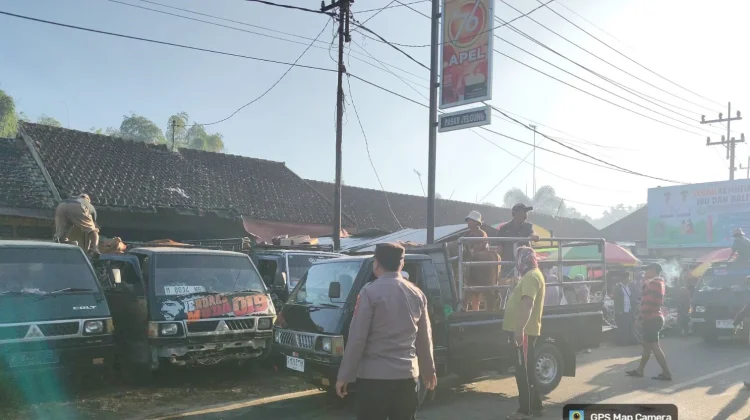 Polres Sampang Siaga di Hari Pasaran