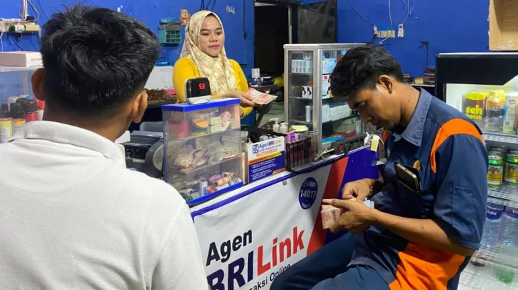 Dari HP Jadul ke Tabungan Haji: Kisah Muzammah Agen BRILink Camplong