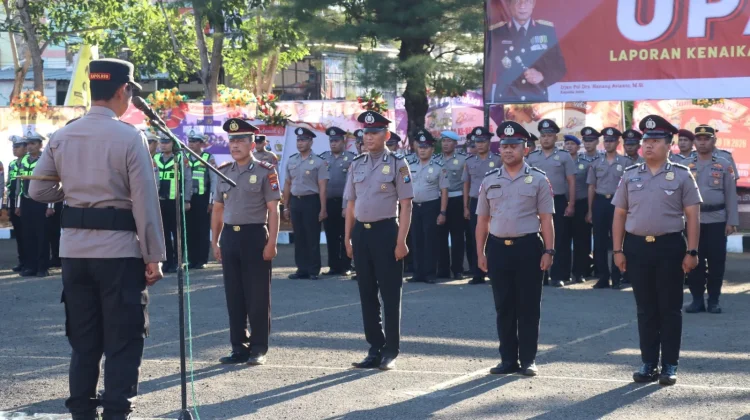 Kapolres Sampang Pimpin Kenaikan Pangkat 48 Personel