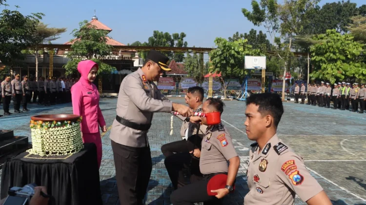 Kenaikan Pangkat 36 Personel Warnai Hari  Bhayangkara Polres Bangkalan