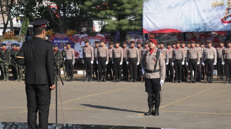 Polres Sampang Gelar Upacara Hari Bhayangkara ke-80