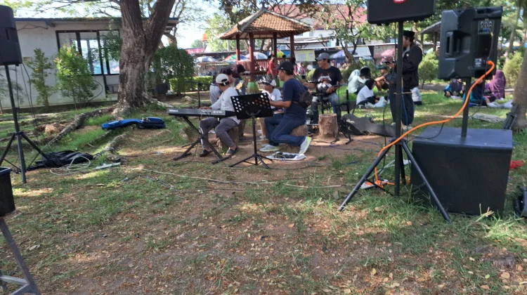 Live Music di CFD Taman Wijaya Kusuma Hibur Pengunjung