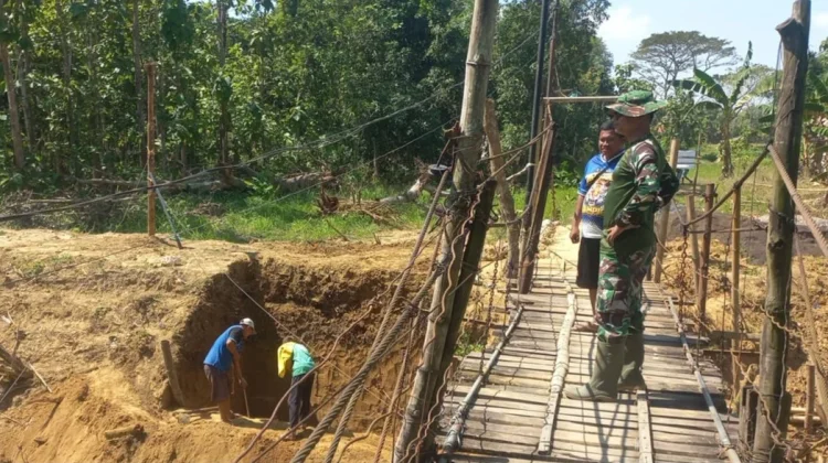 TNI dan Warga Nyormanis Blega Gotong Royong Bangun Jembatan Baru
