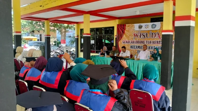 Koramil Kwanyar Dampingi Wisuda Sekolah Orang Tua Hebat