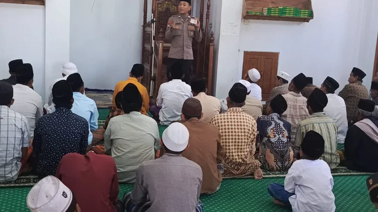 Polres Sampang Ajak Warga Hidupkan Siskamling lewat Safari Jumat