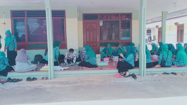 SEMPOL SEHAT: Puskesmas Jemput Bola di Kompolan Warga