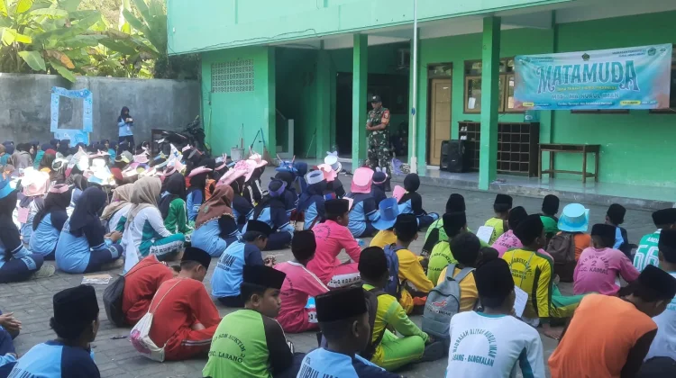 Babinsa Labang Tanamkan Wawasan Kebangsaan di Ponpes Nurul Iman
