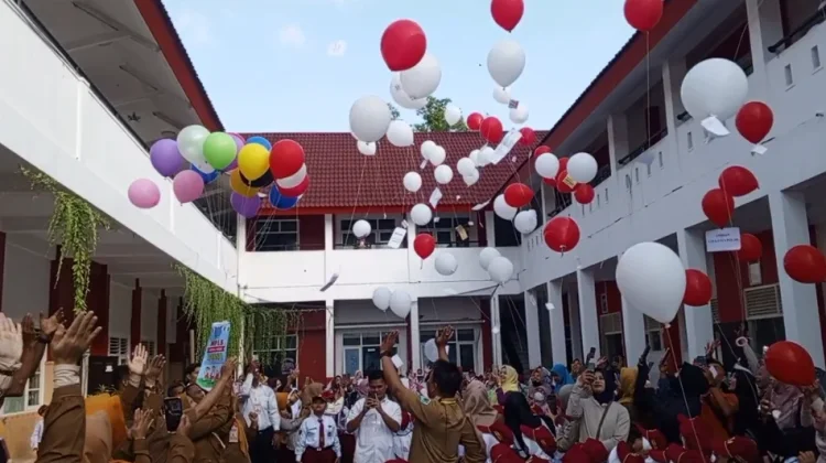 Kemeriahan MPLS di Pamekasan Diwarnai Pelepasan Balon