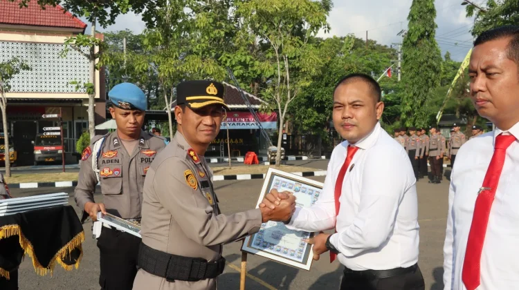 Ungkap 27 Tersangka Asusila, Kasat Reskrim Sampang Diganjar Penghargaan