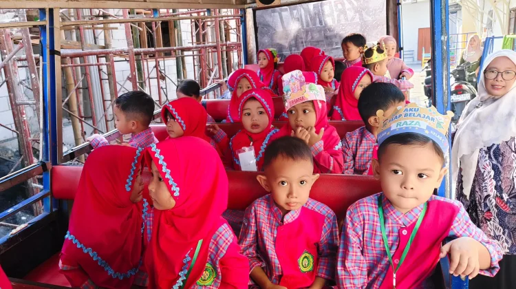 Hari Keempat MPLS RA/KB Sabilillah Sampang, Siswa Diajak Berkeliling Kota