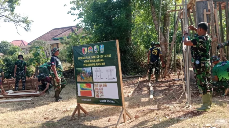 Gotong Royong TNI dan Warga Bangun Sumur Bor dan Tandon Air di Panyepen