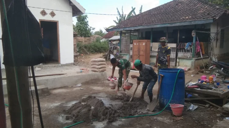Satgas TMMD ke-129 Sampang Gotong Royong Rehabilitasi RTLH