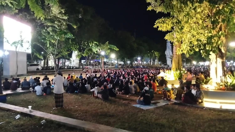 Masyarakat Sampang Nobar Final Piala Dunia 2026 di Alun-alun Trunojoyo