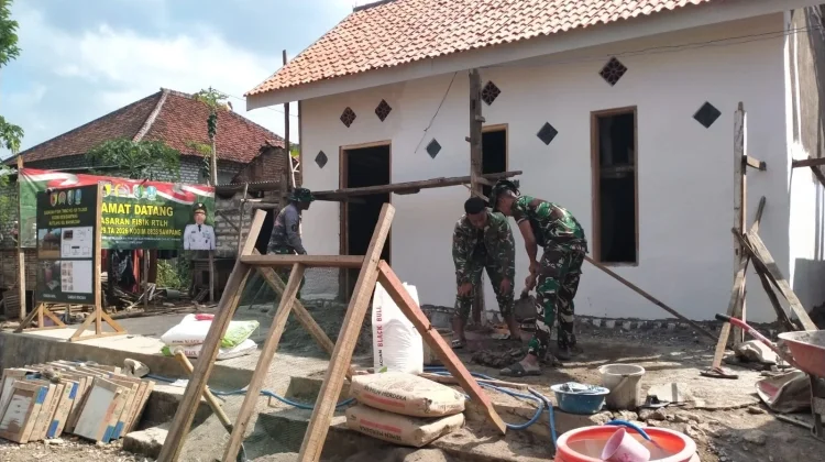 Lanjutkan Gotong Royong TNI-Warga Wujudkan Hunian Layak di Sampang