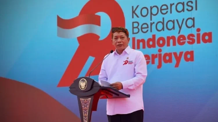 Hadiri Puncak Harkopnas Jatim, Menteri Koperasi Dorong Penguatan Koperasi Desa