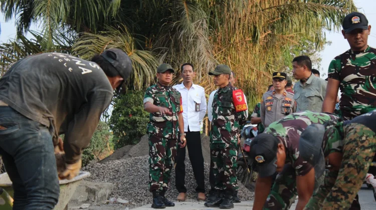 Danrem 084/BJ Tinjau Karya Bakti TNI Skala Besar di Bangkalan