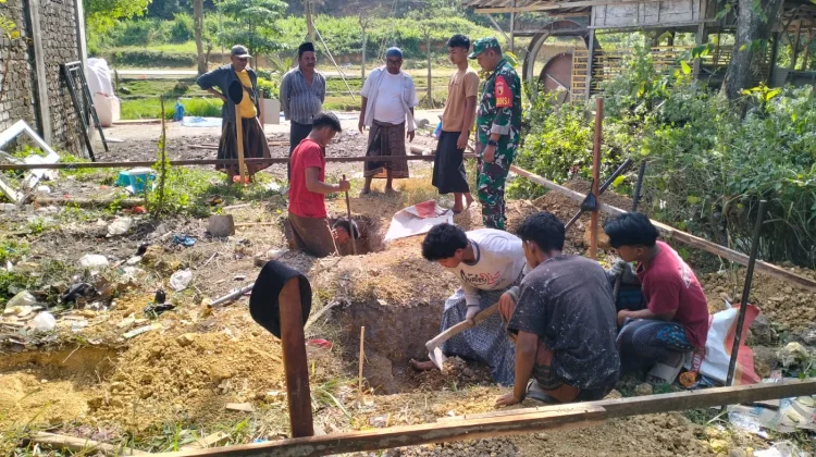 Babinsa Sepulu Dampingi Pembangunan Tandon Air Ponpes Al-Kahfi