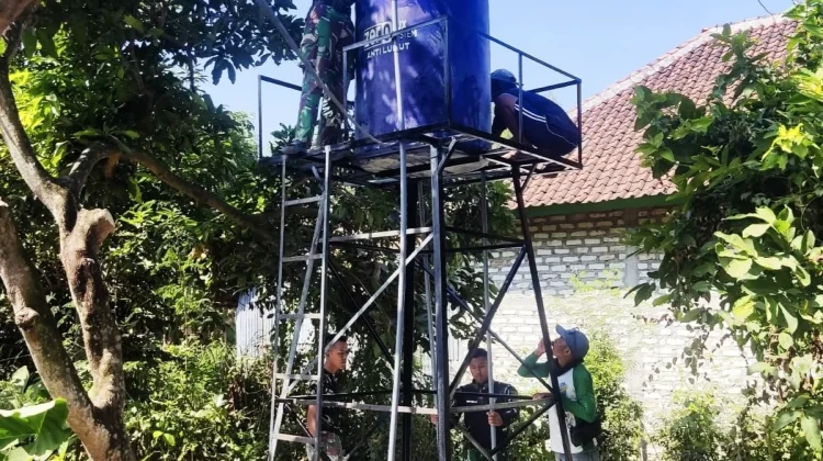 Satgas TMMD Sampang Selesaikan Pemasangan Tandon Air