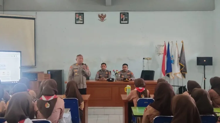 Polres Sampang Masuk Sekolah Cegah Kekerasan Seksual Remaja