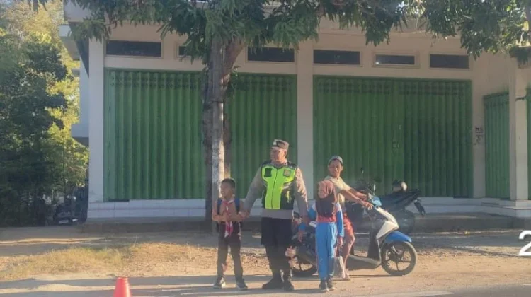 Polsek Camplong Intensifkan Patroli dan Pengamanan Pagi di Sekolah