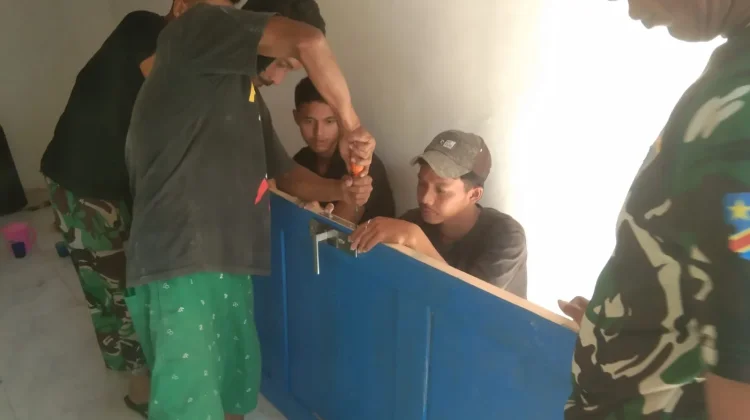 Satgas TMMD Sampang Bantu Perbaikan Rumah Warga