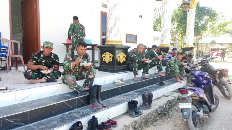 Makan Siang Satgas dan Warga Desa Panyepen Warnai Progres TMMD