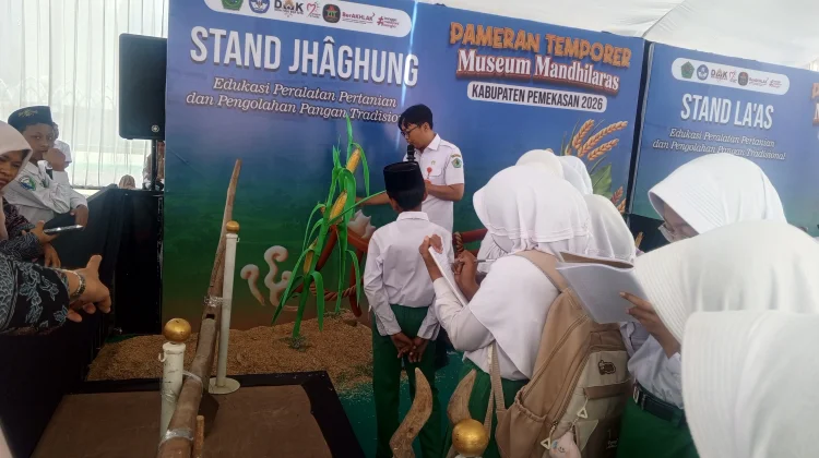 Disdikbud Pamekasan Mengenalkan Alat Pertanian Tradisional kepada Pelajar