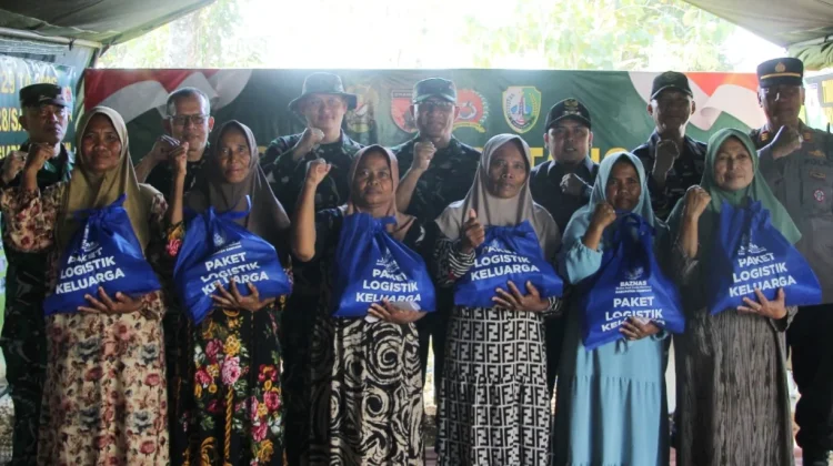Tim Wasev TMMD Sampang Tebar Kasih pada Fakir Miskin dan Anak Yatim