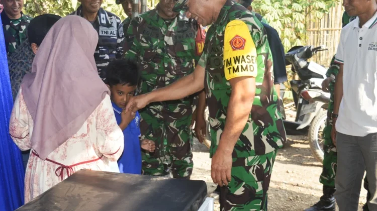 Senyum Anak Panyepen Warnai Sunatan Massal TMMD Ke-129 Sampang