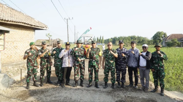 Wasev TMMD Tinjau Pembangunan Jalan Rabat Beton Desa Panyepen