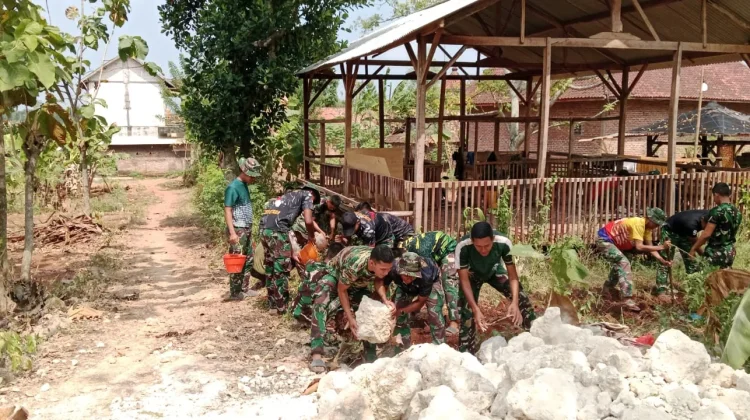Satgas TMMD Sampang Bangun Jaringan Air Bersih Desa Panyepen