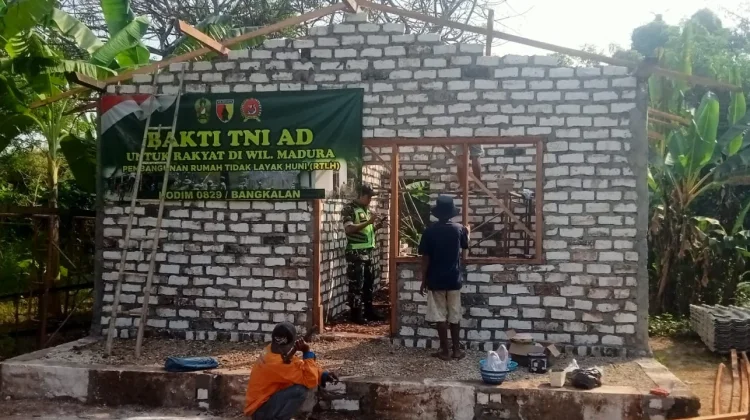 Karya Bhakti TNI AD Percepat Pembangunan RTLH Milik Rohimah