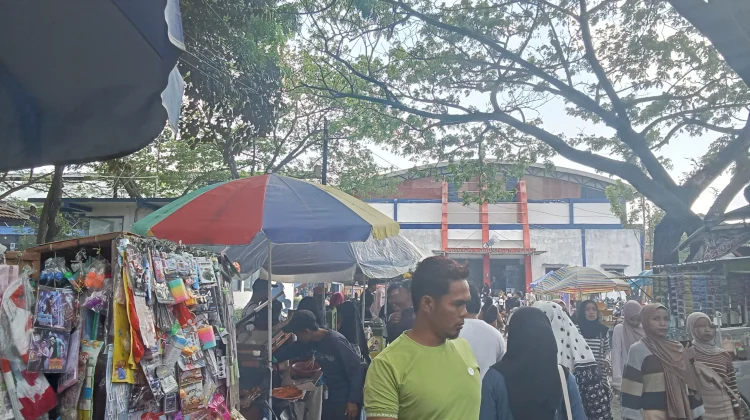 CFD Taman Wijaya Kusuma Sampang Jadi Ladang Rezeki Pedagang Jajanan