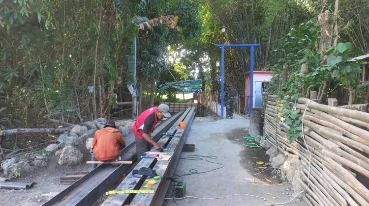 TNI dan Warga Blega Bangkalan Kebut Pembangunan Jembatan Nyormanis