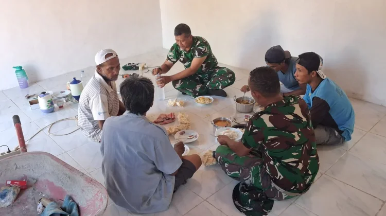 Momen Santap Siang Hangat Satgas TMMD dan Warga Panyepen