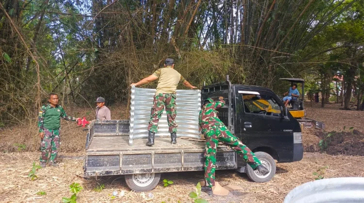 TNI dan Warga Bangkalan Gotong Royong Bangun Jembatan Armco