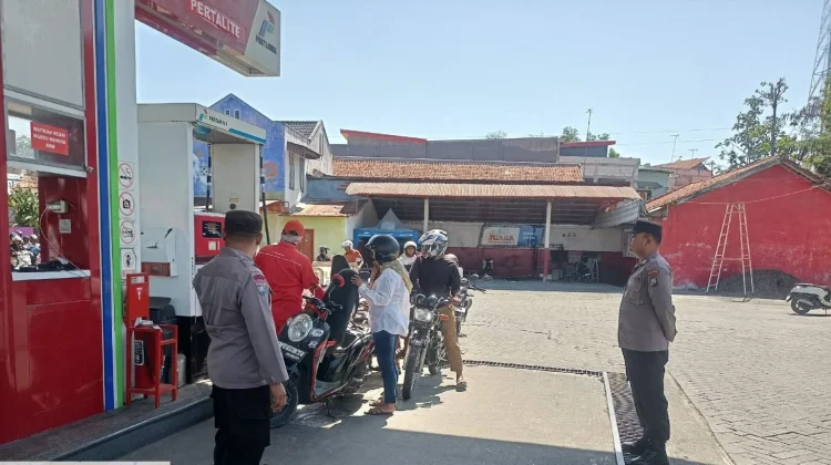 Polisi Patroli SPBU Pleyang Antisipasi Antrean dan Gangguan Kamtibmas