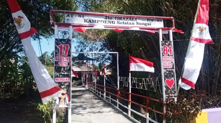 Tradisi Menghias Kampung Wujud Semangat Nasionalisme Warga Pamekasan