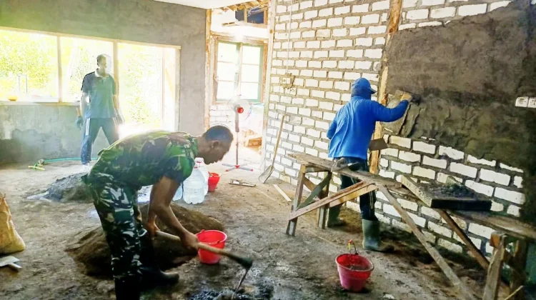 Bedah Rumah Bu Sunariyeh Bangkalan Capai 60 Persen