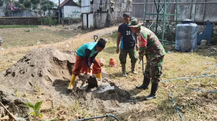 Satgas TMMD 129 Sampang Pasang Tandon Air Bersih Rumah Warga