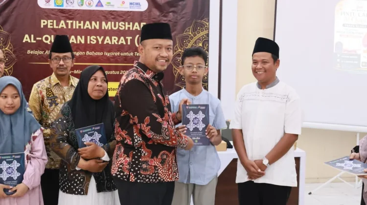 Sahabat Tuli Sampang Ikuti Pelatihan Membaca Al Quran Isyarat