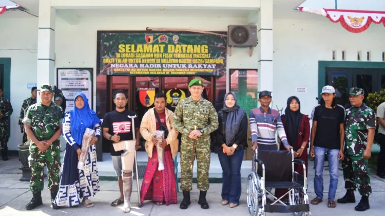 Kodim 0828/Sampang Gelar Bhakti TNI AD, Bagikan Kaki Palsu